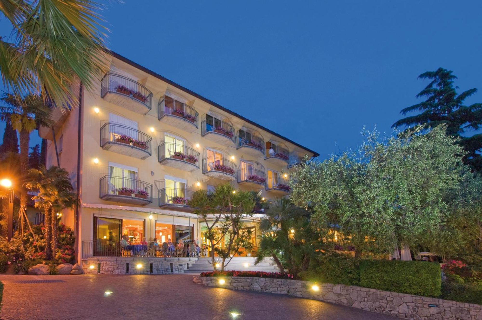 Hotel Galvani Torri Del Benaco Exterior foto